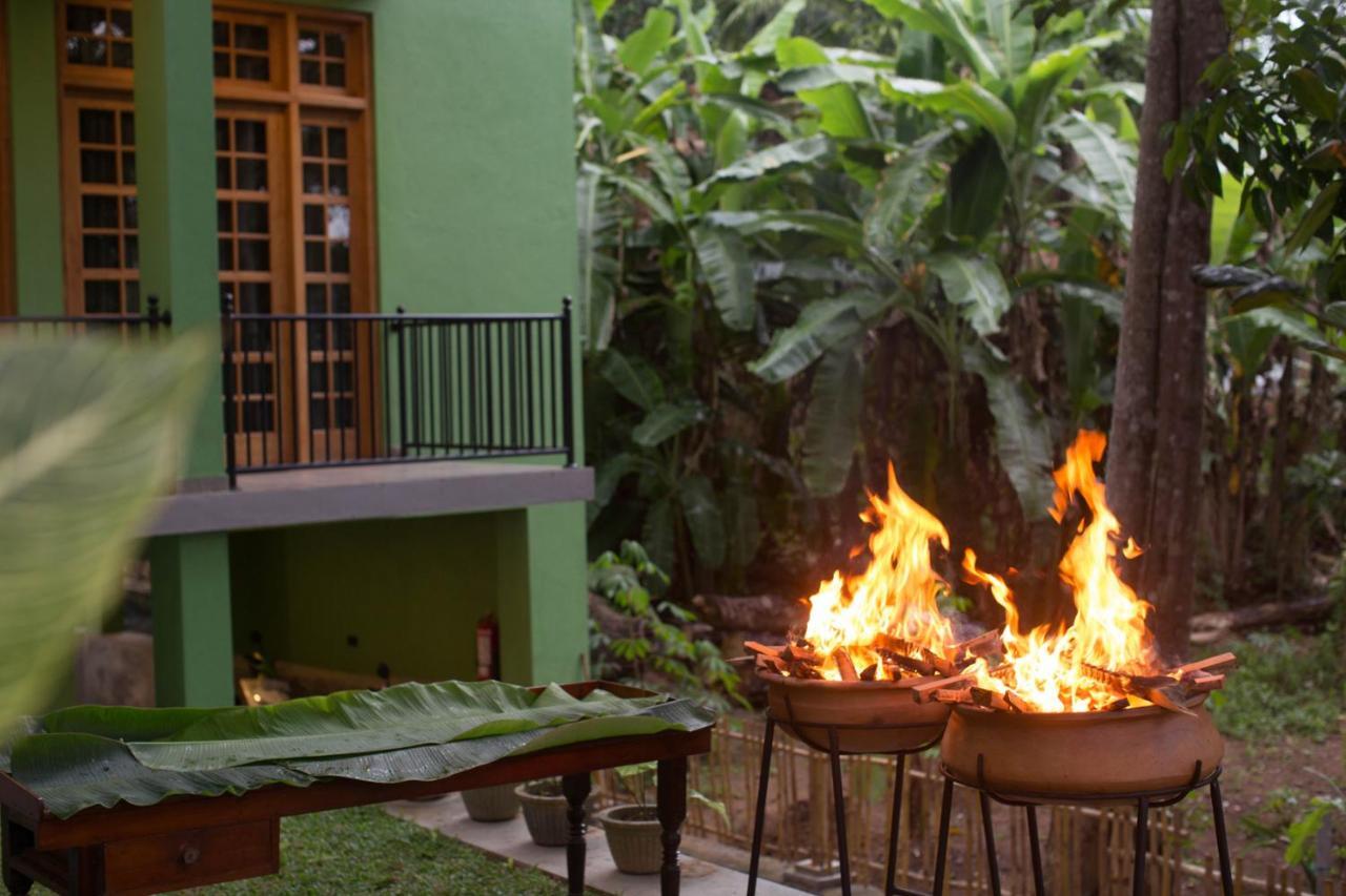 Barefoot Bungalow Hikka Хиккадува Экстерьер фото