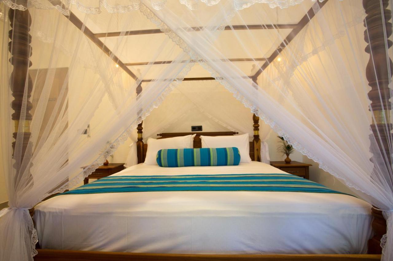 Barefoot Bungalow Hikka Хиккадува Экстерьер фото