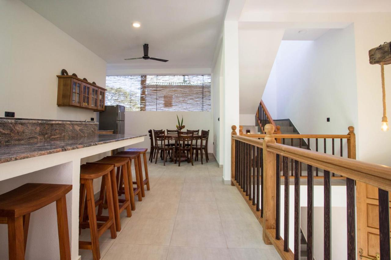 Barefoot Bungalow Hikka Хиккадува Экстерьер фото
